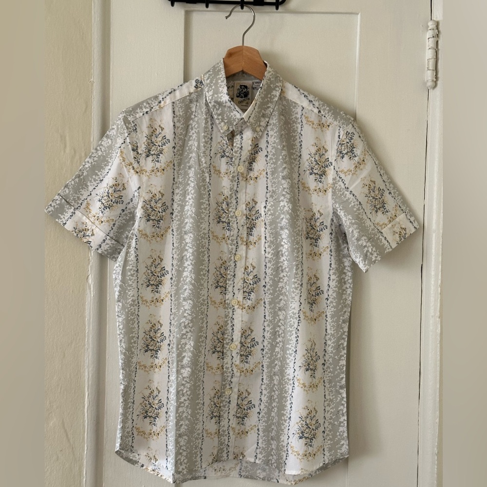 Classic Kennington Shirt White Floral Bouquet